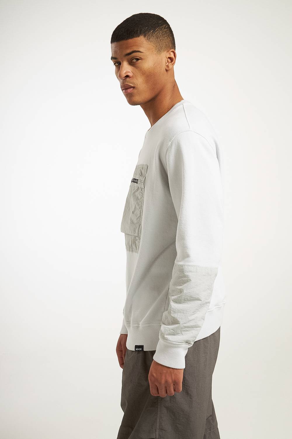 NemeN NMN_E23130F_216 [JYNX – CHEST POCKET ROUNDNECK] Promozione