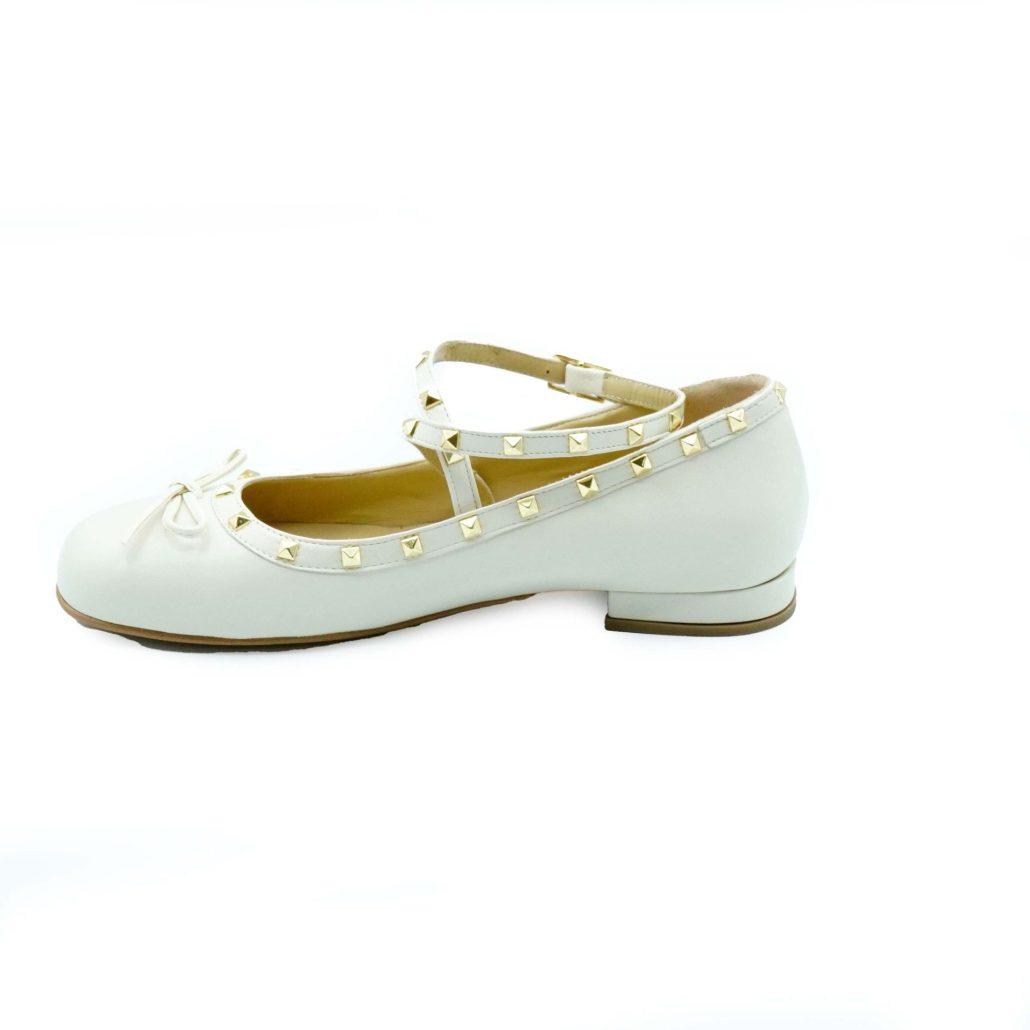 Lea Gu ballerina in nappa, allacciatura frontale alla caviglia con borchie, tacco 10 mm Acquista Ora