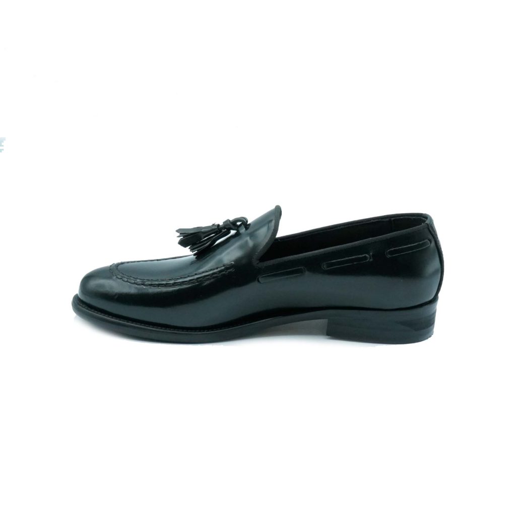 Lea Gu mocassino in vitello abrasivato, nappine frontali, tacco 25mm 2025