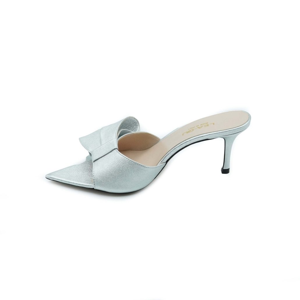 Lea Gu sandalo con tacco in nappa laminata, fascia e fiocco frontale, tacco 60mm Spedizione Gratuita
