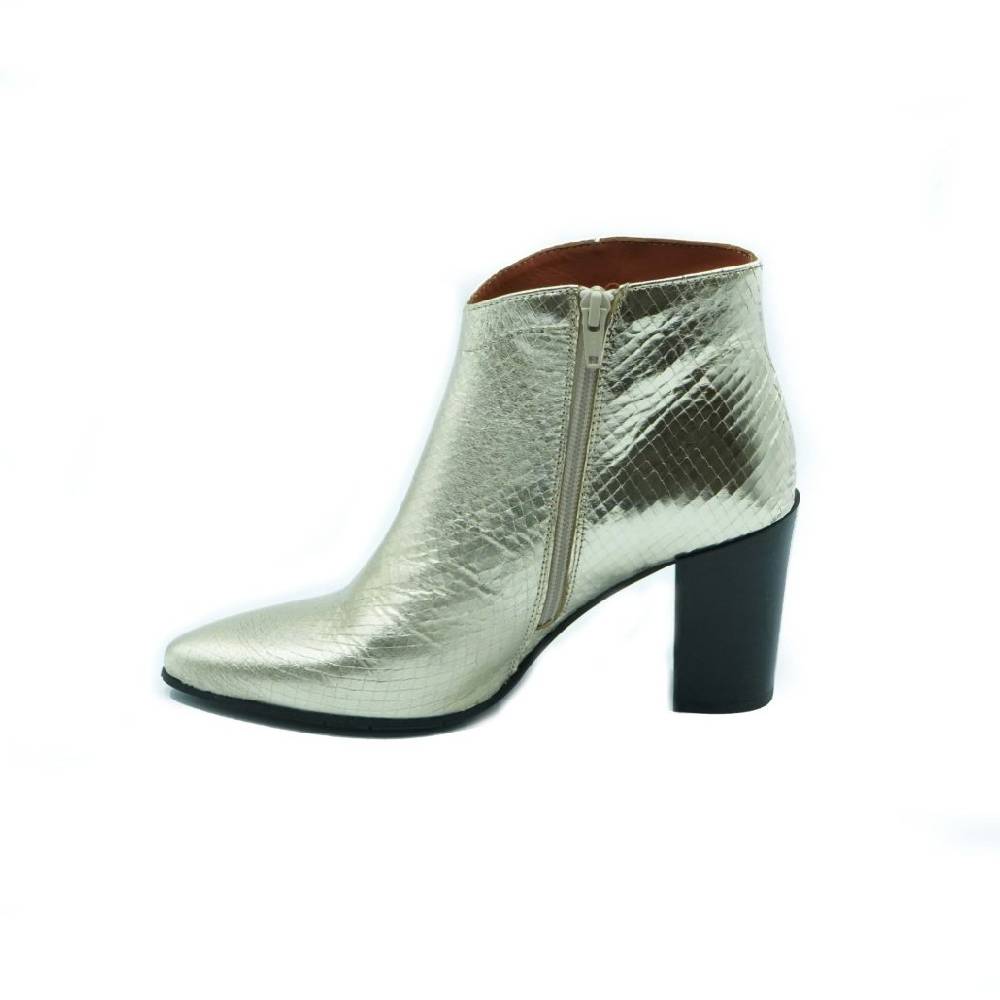 Lea Gu tronchetto in nappa laminata, zip interna, tacco in contrasto 80mm Offerta