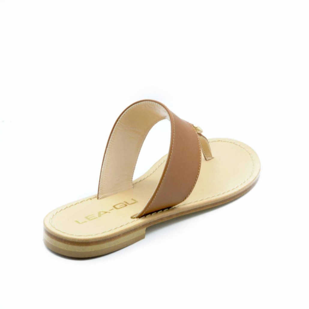 Lea Gu infradito in nappa, accessorio oro frontale, tacco 10 mm Offerte