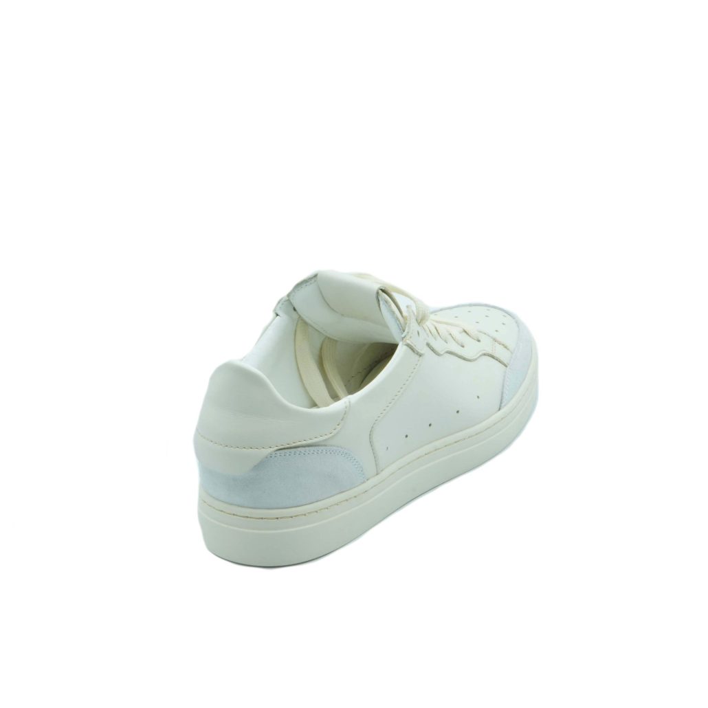 Lea Gu sneakers in nappa, allacciatura frontale, tallone in contrasto, fondo gomma 30mm Negozi Online