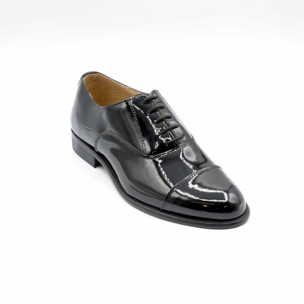 Lea Gu scarpa in vernice allacciatura frontale e taglio in punta, tacco 25 mm In Saldo