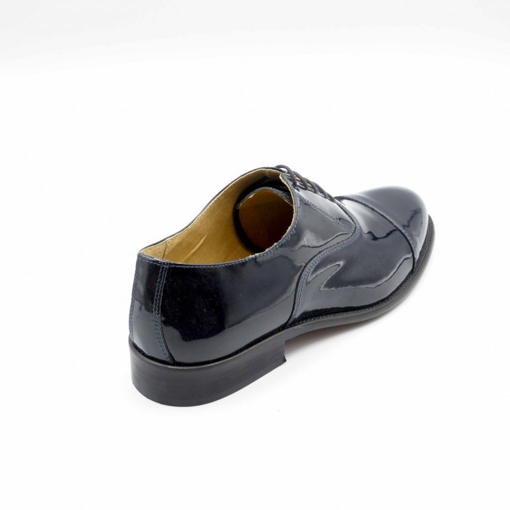 Lea Gu scarpa in vernice allacciatura frontale e taglio in punta, tacco 25 mm In Saldo