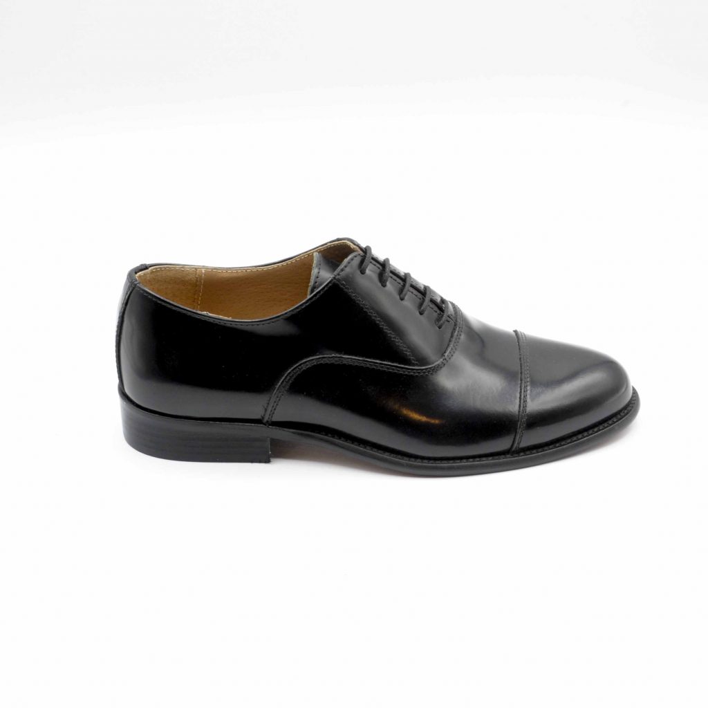 Lea Gu scarpa in vitello abrasivato con allacciatura frontale e taglio in punta, tacco 25 mm Moda