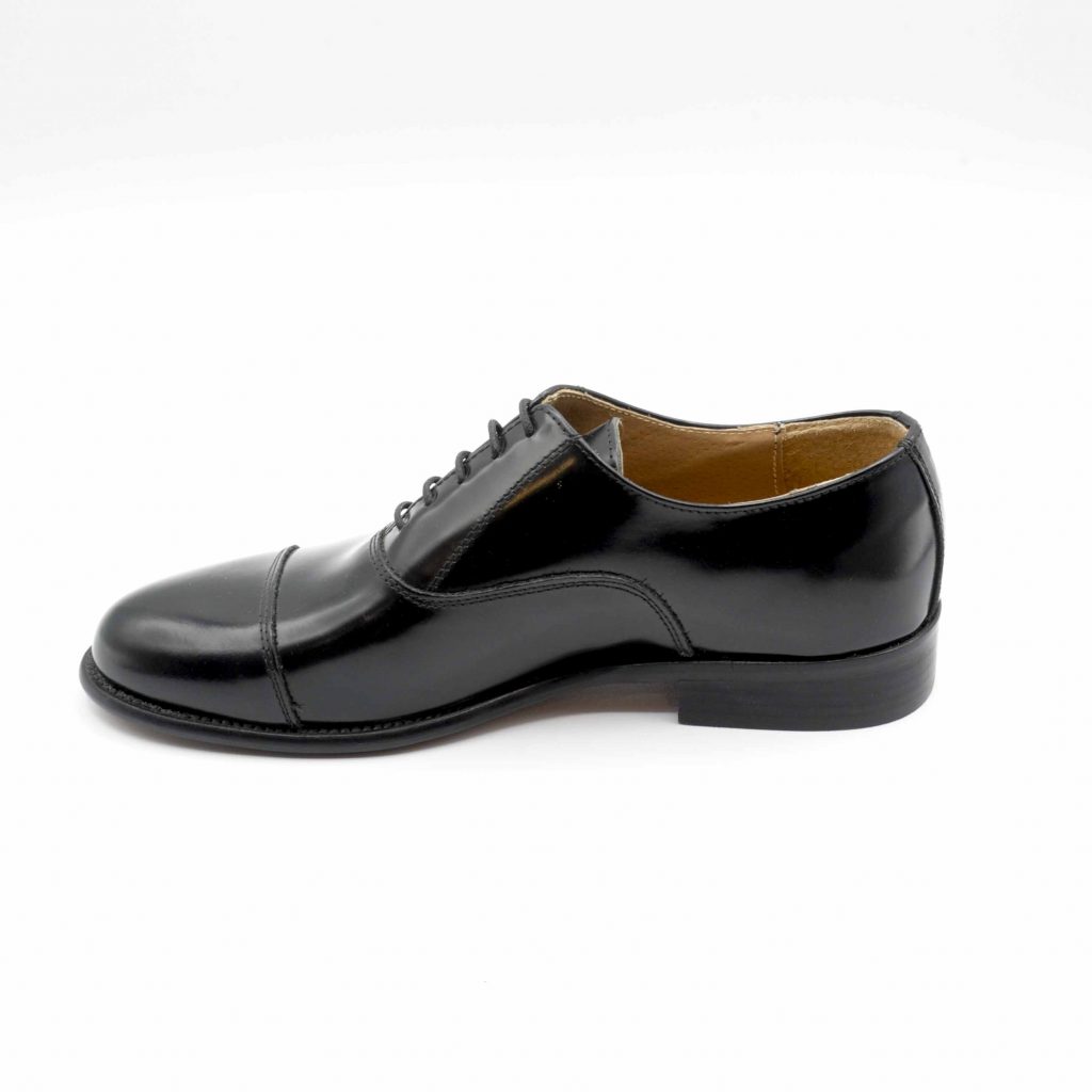 Lea Gu scarpa in vitello abrasivato con allacciatura frontale e taglio in punta, tacco 25 mm Moda