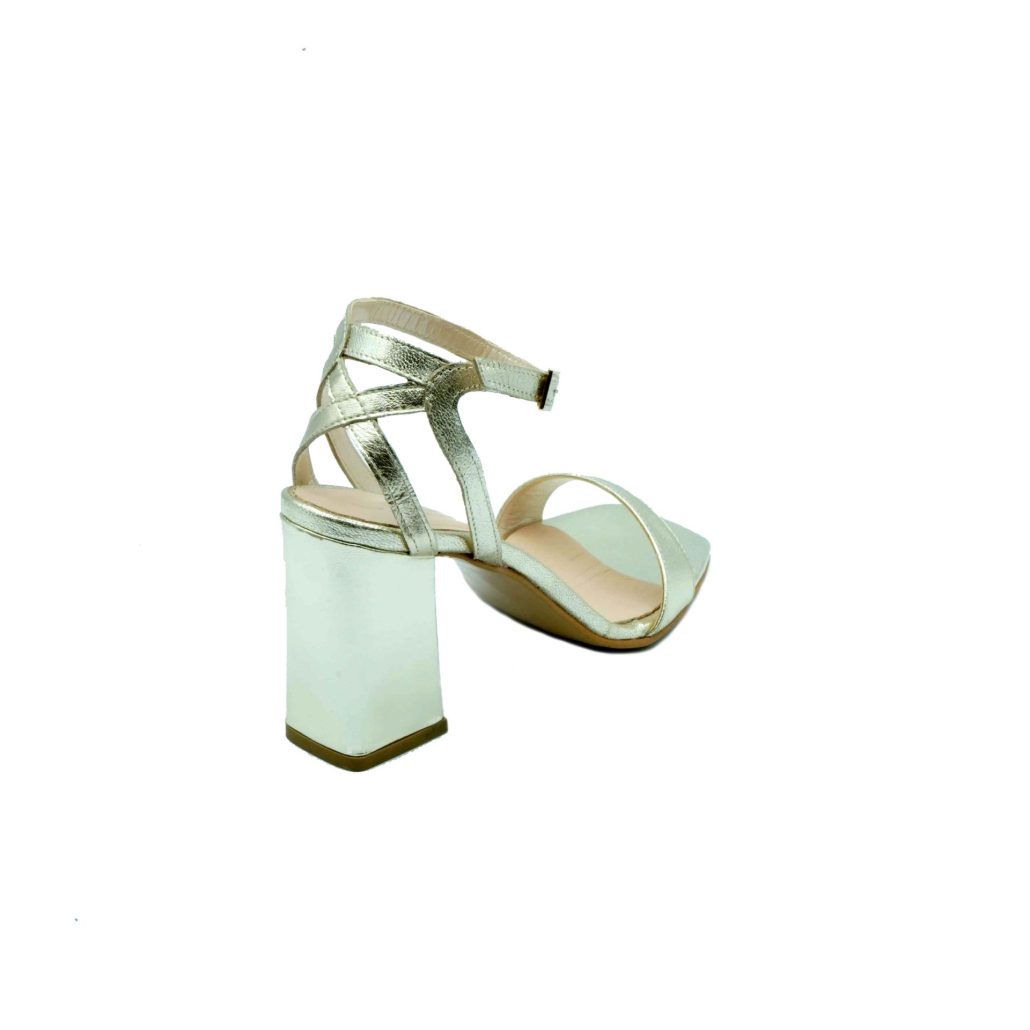 Lea Gu sandalo in nappa, fascia frontale, intreccio posteriore, chiusura alla caviglia, tacco ricoperto Shopping online
