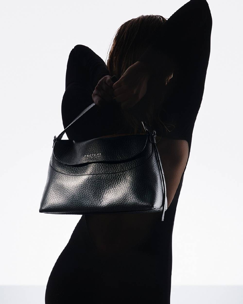 Orciani Borsa a spalla Nana Soft in pelle martellata con tracolla Vendite Flash