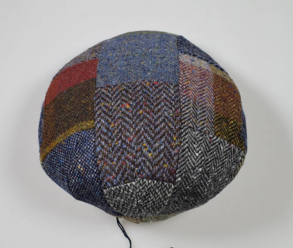 Panizza Berretto panizza blu a patchwork in lana donegal tweed Vendita Economica