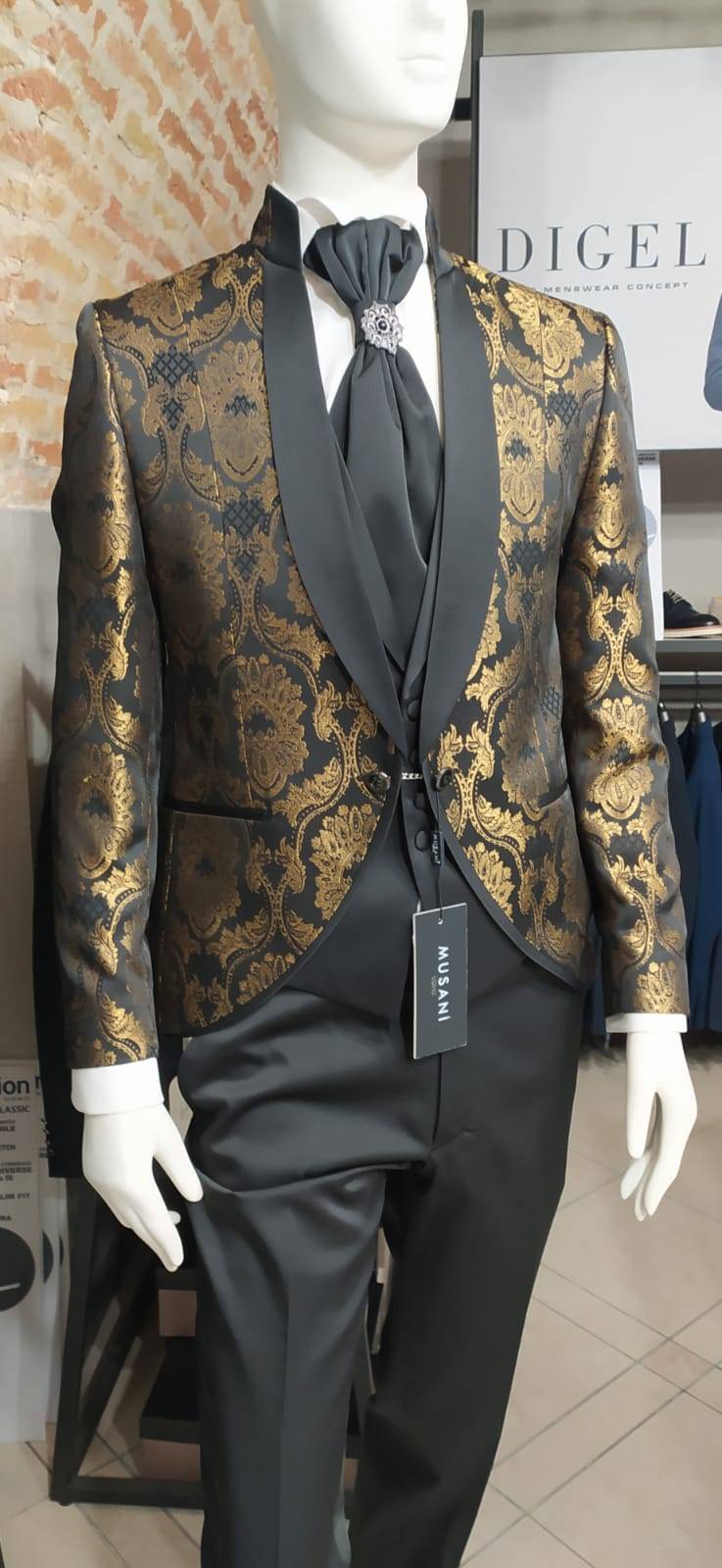 Musani Milano Cerimonia Abito musani damascato ecru con panciotto cravatta e papillon Prezzo Ridotto