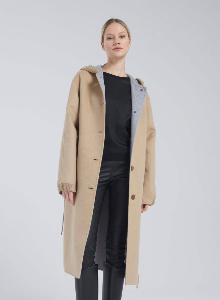 Lorena Antoniazzi CAPPOTTO IN LANA E ANGORA CON CAPPUCCIO Offerta