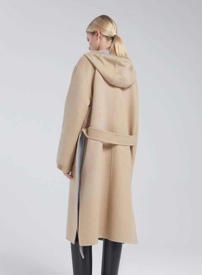 Lorena Antoniazzi CAPPOTTO IN LANA E ANGORA CON CAPPUCCIO Offerta
