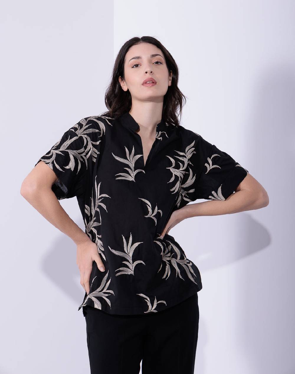 Risskio Damian - Blusa in mussola ricamata Spedizione Gratuita