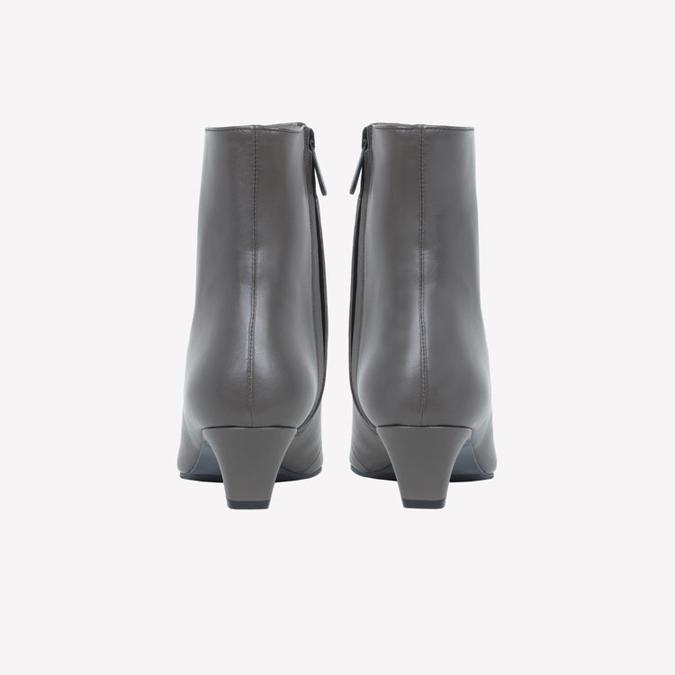 Roberto Festa Ankle boot in agnello con dettaglio in metallo opaco Lissy Sottocosto