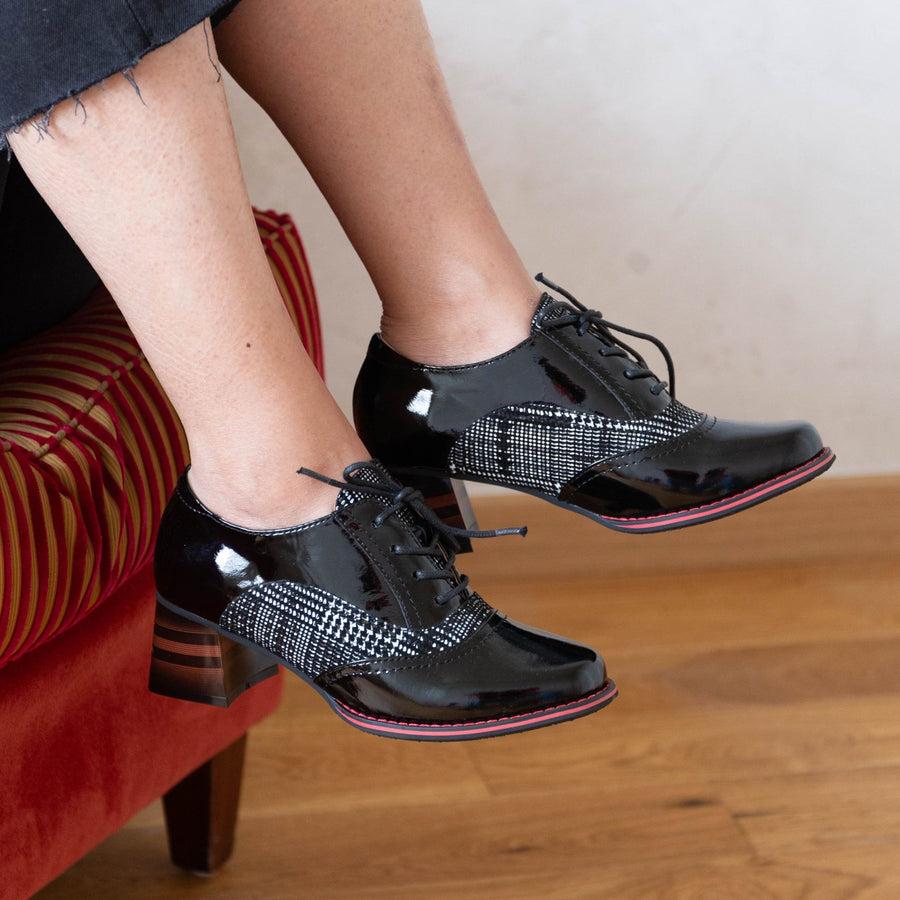Scarpe Vita Derbies - KACMIKO 24 Sconti questo mese