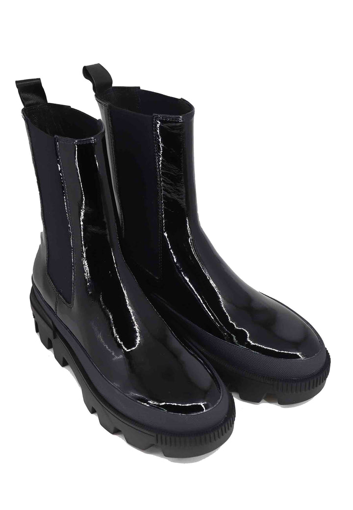 Spatarella Stivaletti donna in vernice nera con fondo carrarmato Violet Sconto