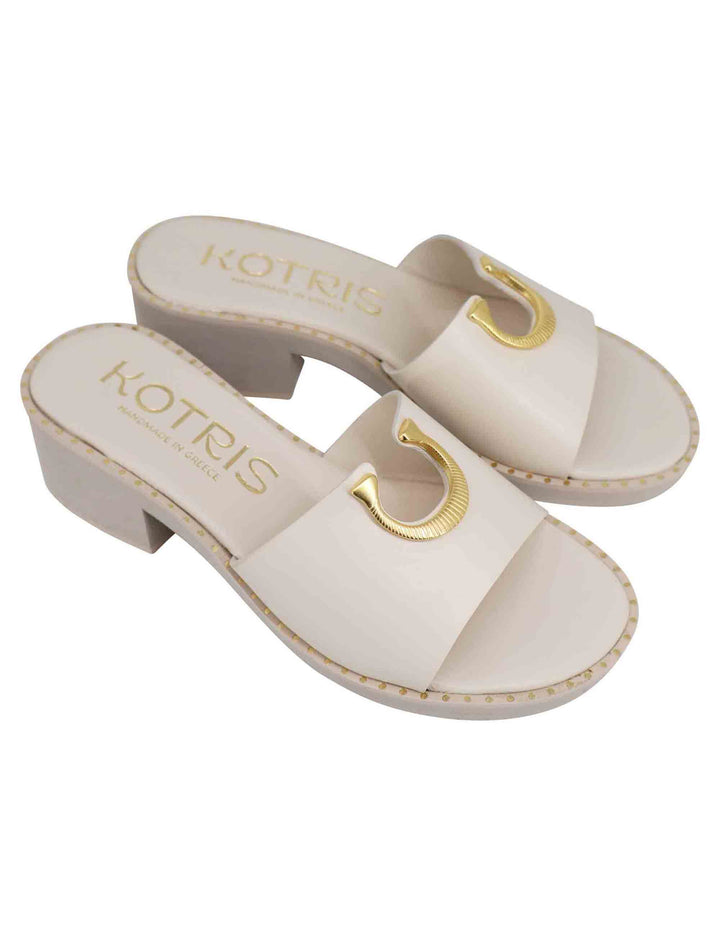Spatarella Sandali donna in pelle off white con borchia oro e suola in gomma ultra leggera Nuovo