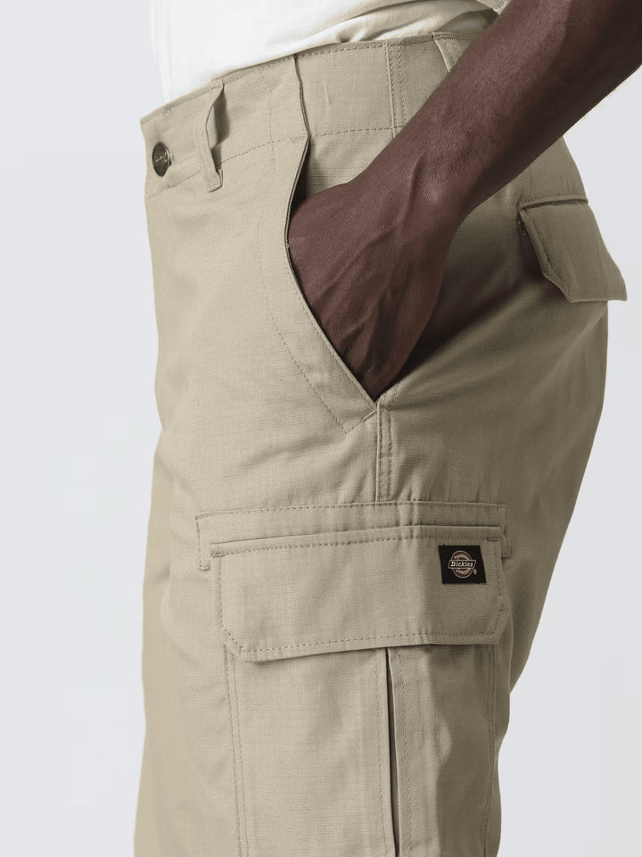 Spatarella Bermuda uomo in tessuto beige In Vendita