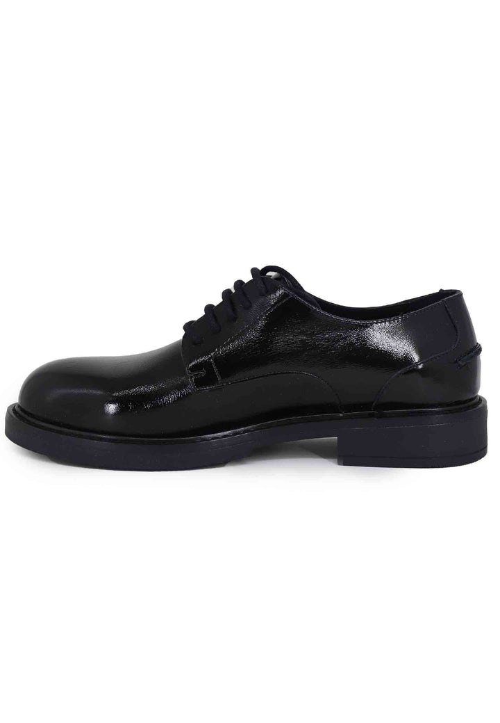 Spatarella Stringate donna in pelle naplack nero con suola in gomma e tacco basso Offerte
