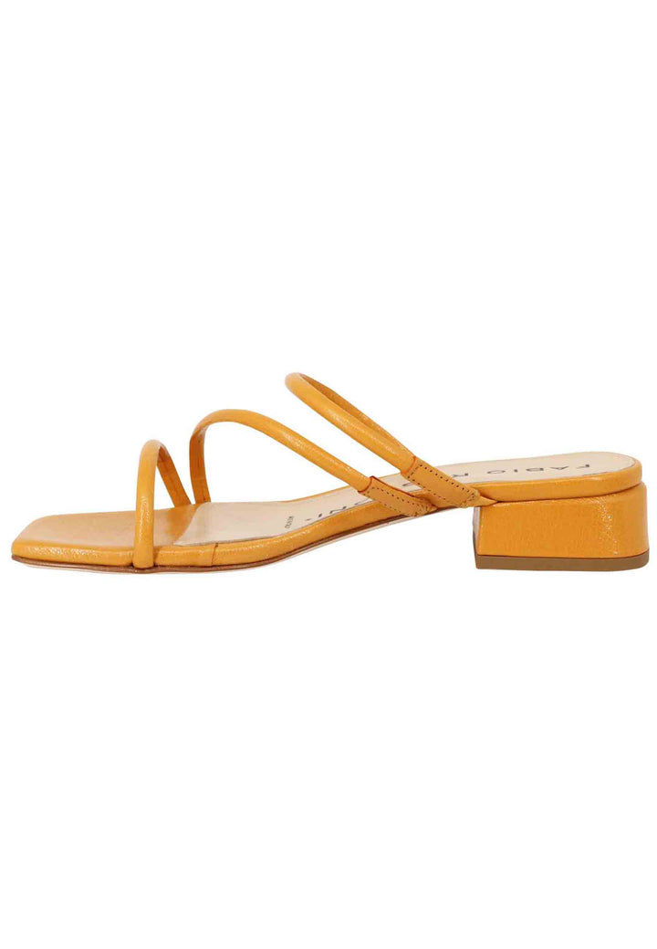 Spatarella Sandali donna in pelle senape con tacco basso e punta quadra Saldi
