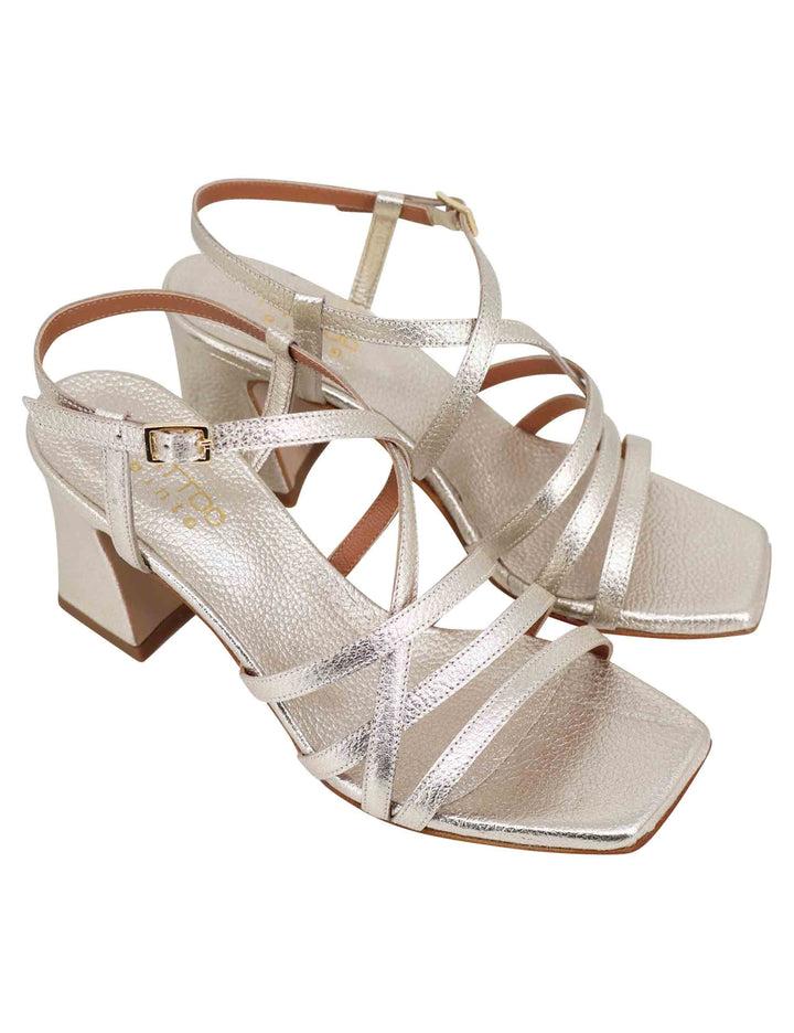 Spatarella Sandali slingback donna in pelle laminata platino con tacco alto e punta quadra Vendite Flash