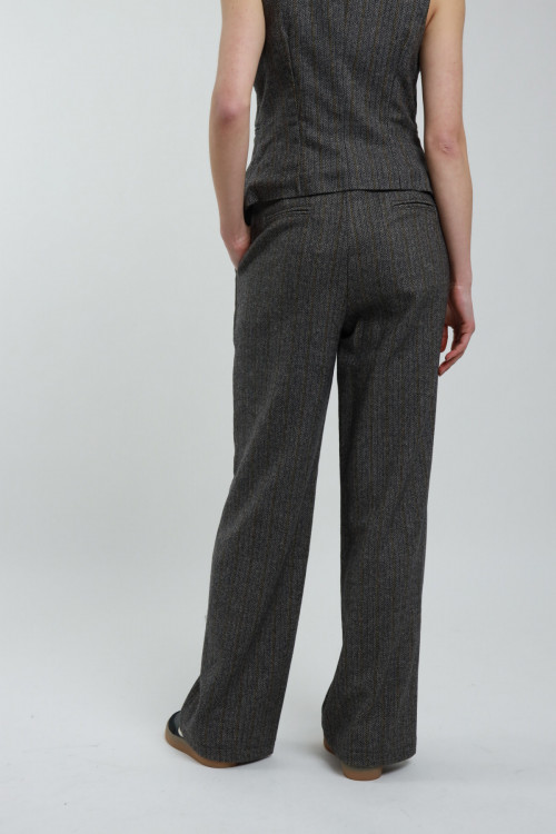 Susy Mix Pantaloni Spigati Fino al 50% di sconto