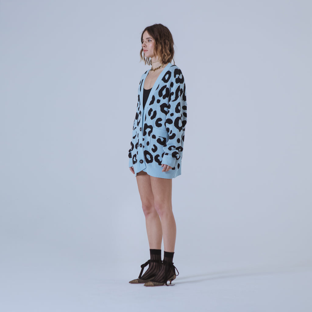 Sveta Milano Cardigan lungo jacquard Georgia in azzurro e nero Italy