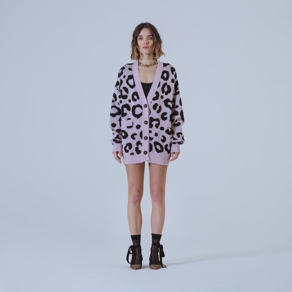 Sveta Milano Cardigan lungo jacquard Georgia in rosa e nero Italia