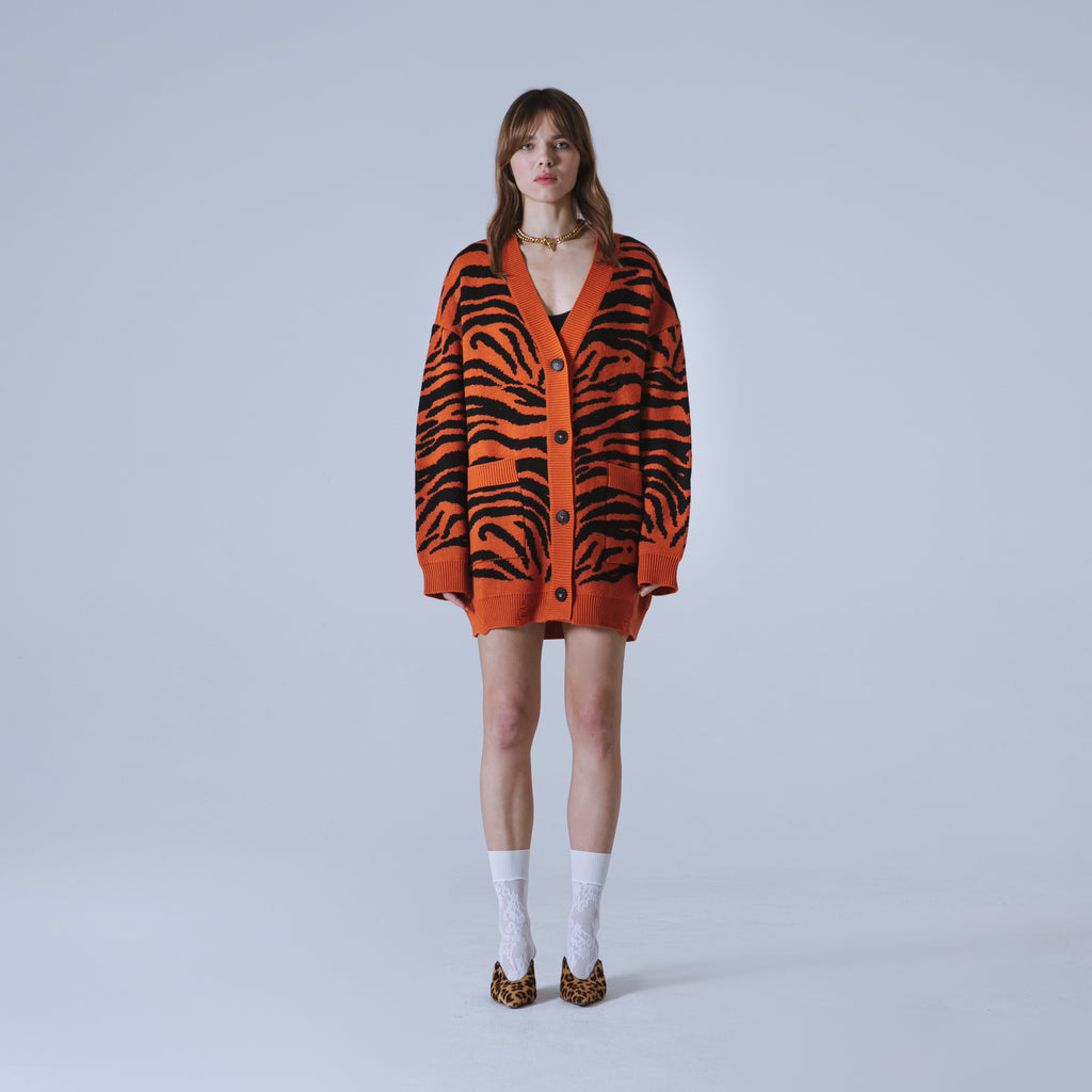 Sveta Milano Cardigan lungo jacquard Eléonore in arancione e nero Pezzi Unici