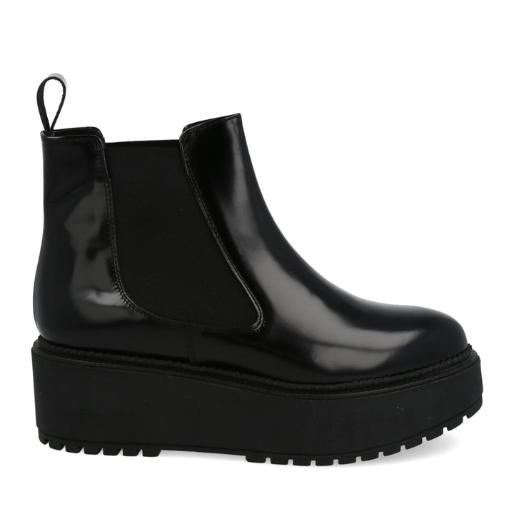 Uma Parker Glossy Beatles Wedge