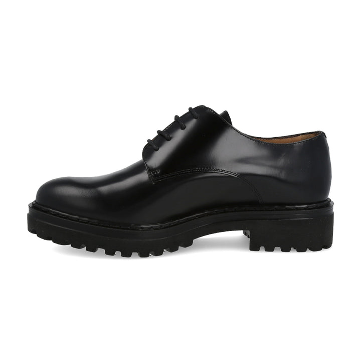 Uma Parker Derby Presa