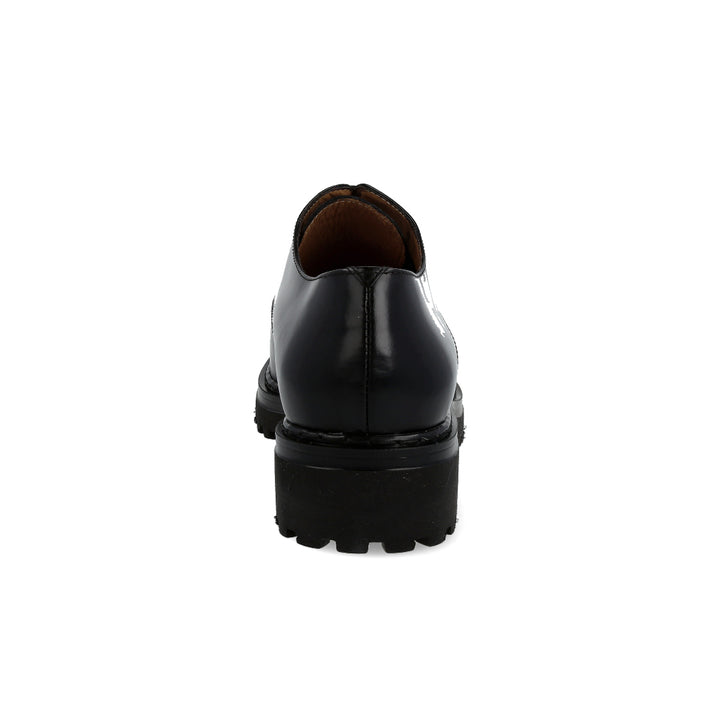 Uma Parker Derby Presa